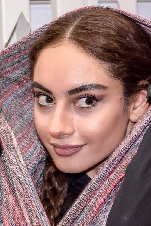 Tarlan Parvaneh interpretando a White Forehead