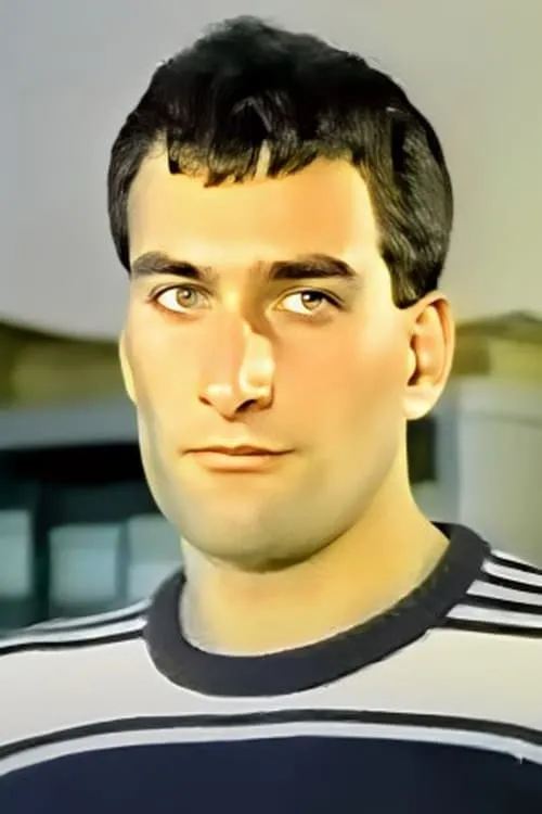 Tayfun Demir interpretando a