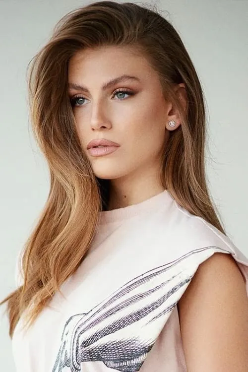 Taylor Malkov interpretando a Taylor Malkov