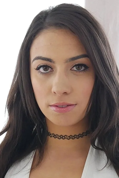 Taylor May interpretando a