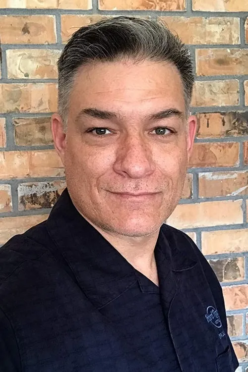 Ted Alderman interpretando a Dr. Harrison