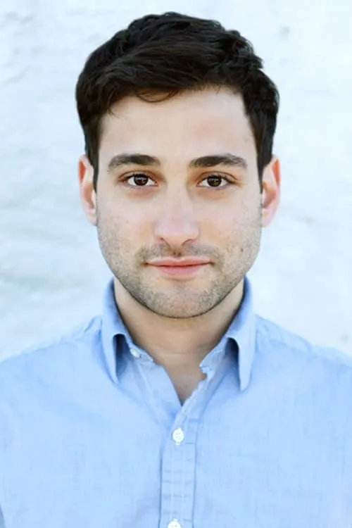 Teddy Bergman interpretando a Paul