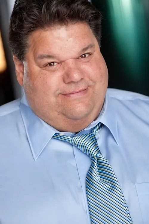 Teddy Margas interpretando a Bob