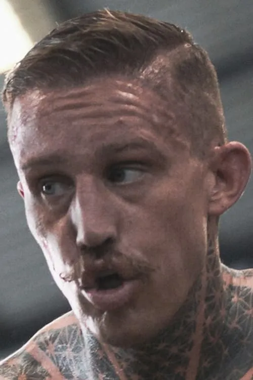 Tee Jay Chang interpretando a Self