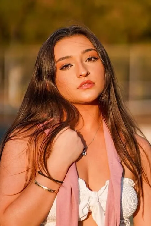 Teilor Grubbs interpretando a Young Rose