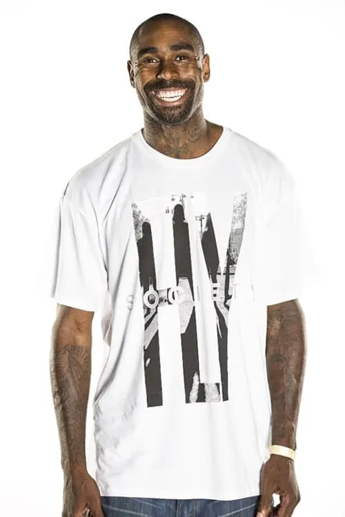 Terry Kennedy interpretando a Reese