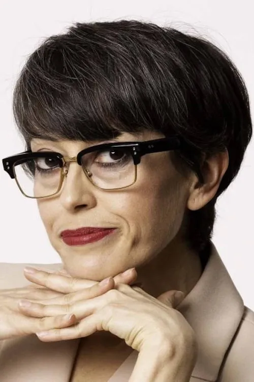 Thais Villas — personaje: Self - Host