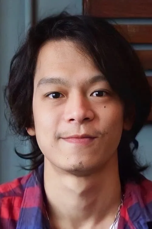 Thana Vichayasuranan interpretando a Prik