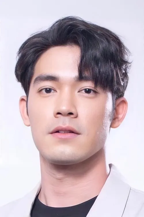 Thatchathon Sabanun interpretando a Van