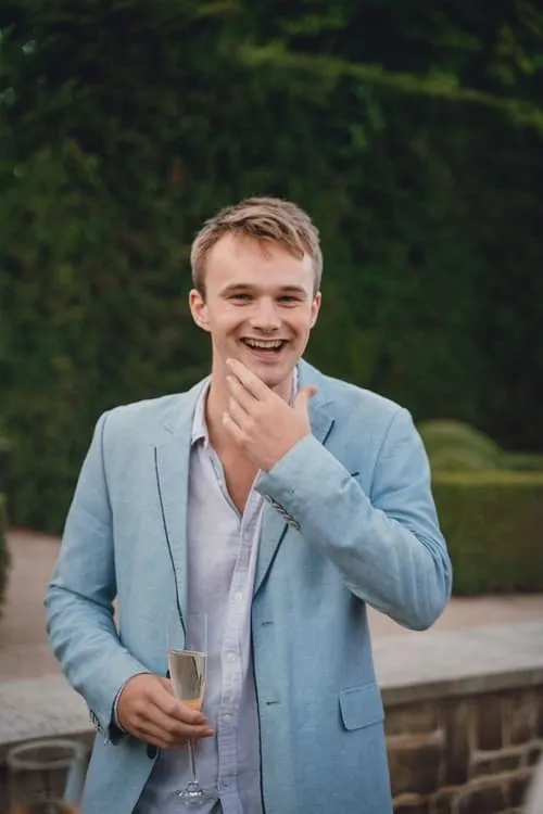 Meghan Hussey ha trabajado con Theo Brown en 1 ocasiones