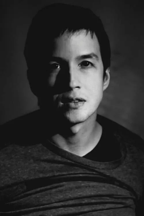 Thiago Cazado interpretando a 