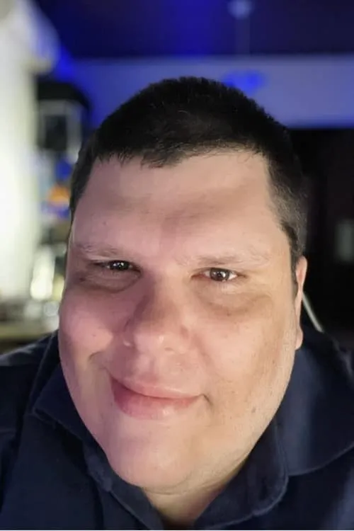 Thiago Rotta interpretando a Fábio