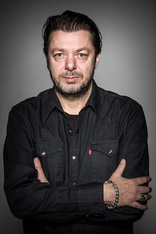 Thomas Arslan interpretando a