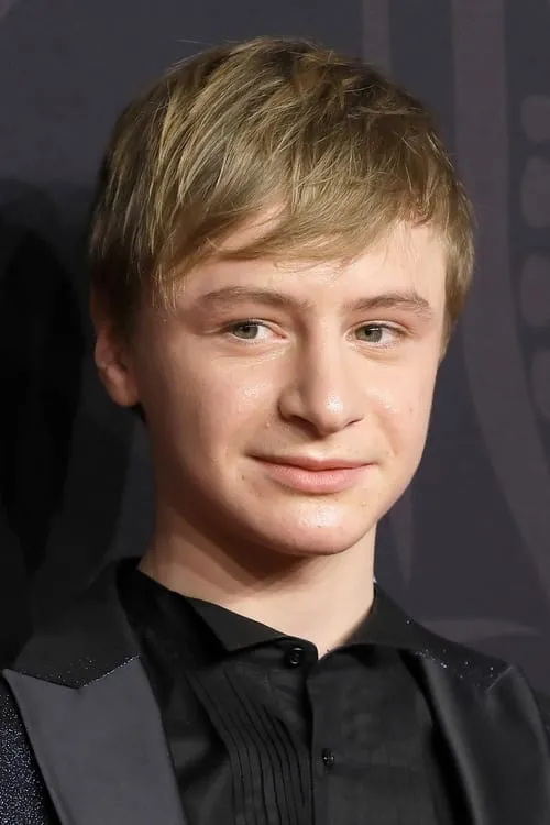 Thomas Gioria interpretando a Paul