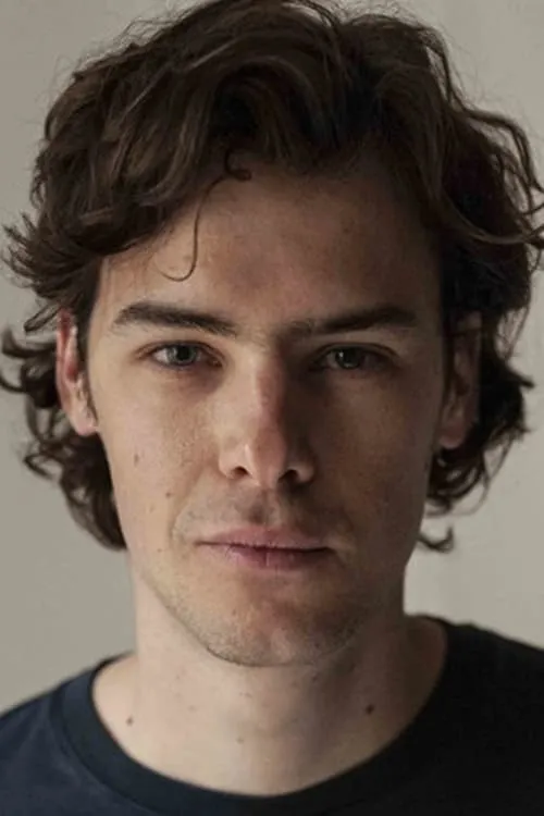 Thomas Prenn interpretando a Mario