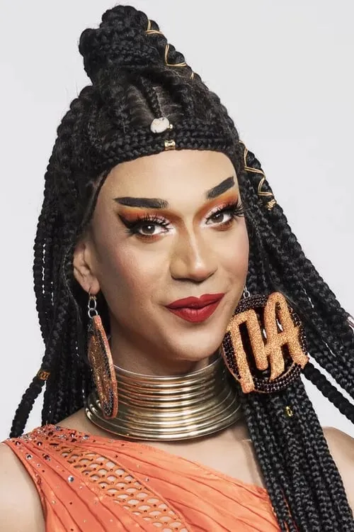 Louis Walsh ha trabajado con Tia Kofi en 1 ocasiones