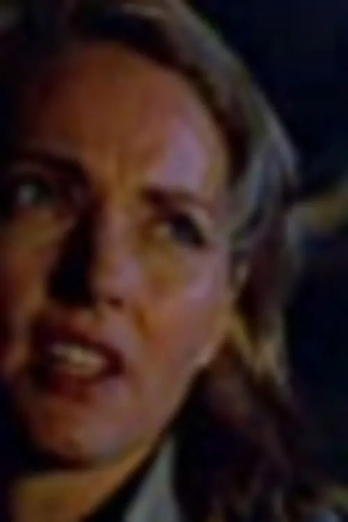 Tiffany Lamb interpretando a News Reader