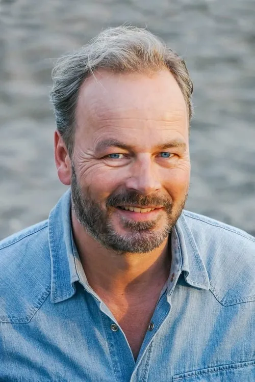 Till Demtrøder — personaje: Henning Schulz