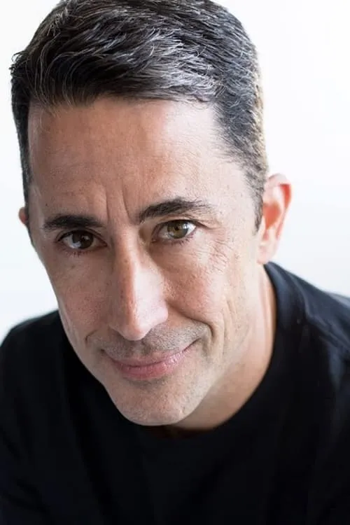 Tim Childress interpretando a Forensic Worker