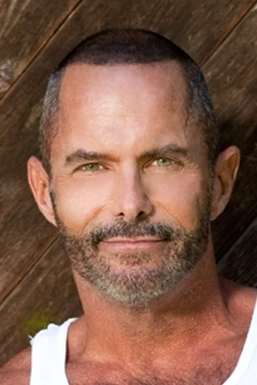 Owen Mitchel ha trabajado con Tim Kelly en 1 ocasiones