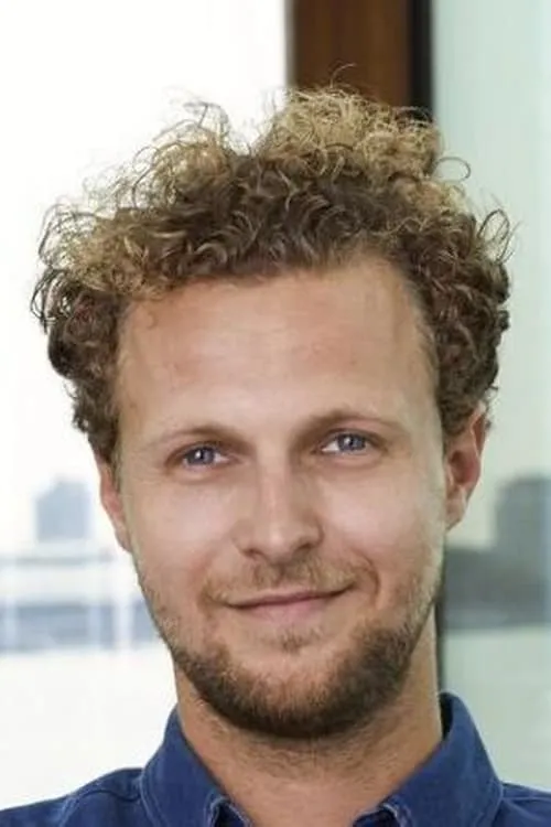 Tim Senders — personaje: Presenter