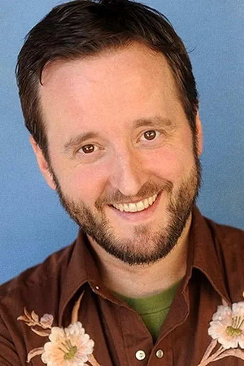 Timothy Hornor interpretando a James