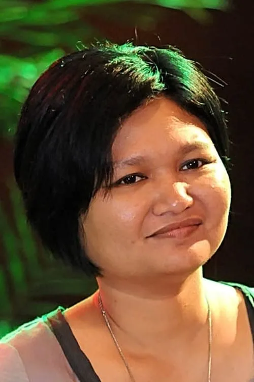 Titien Wattimena interpretando a