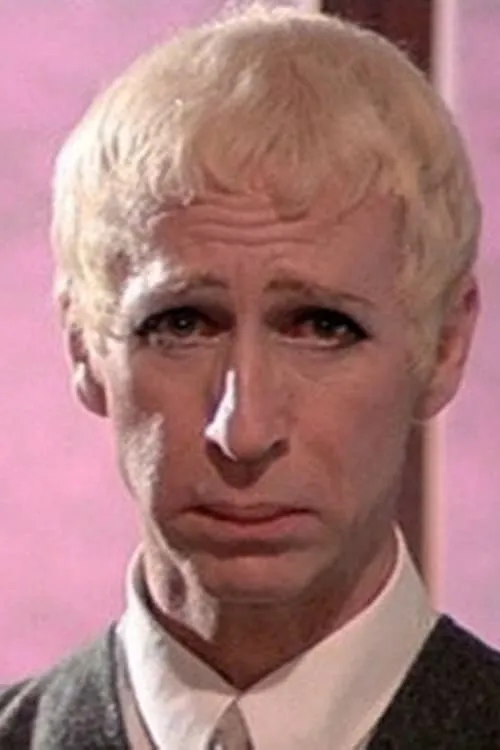 Tito LeDuc interpretando a Gay #1