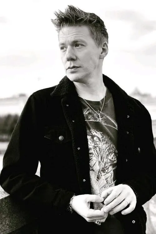 Elester Latham ha trabajado con Tobias Forge en 1 ocasiones