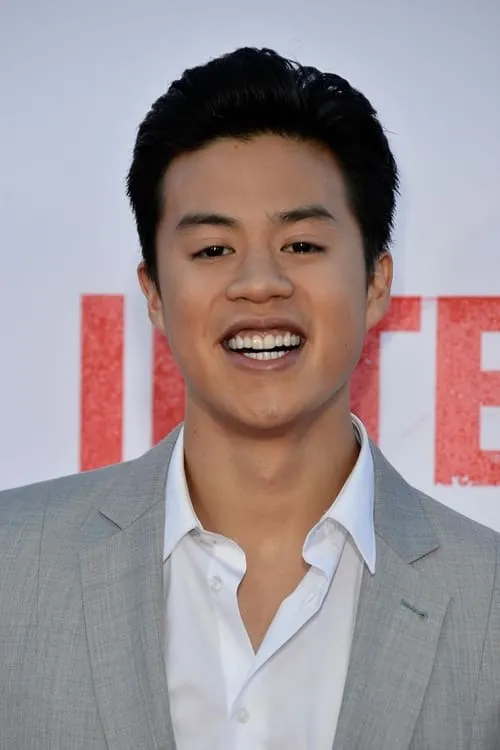 Tobit Raphael interpretando a Lyric