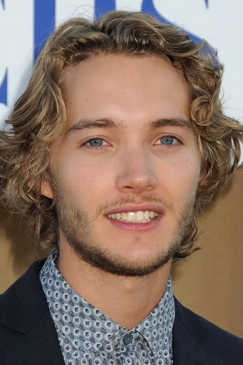 Toby Regbo interpretando a Nemo age 16