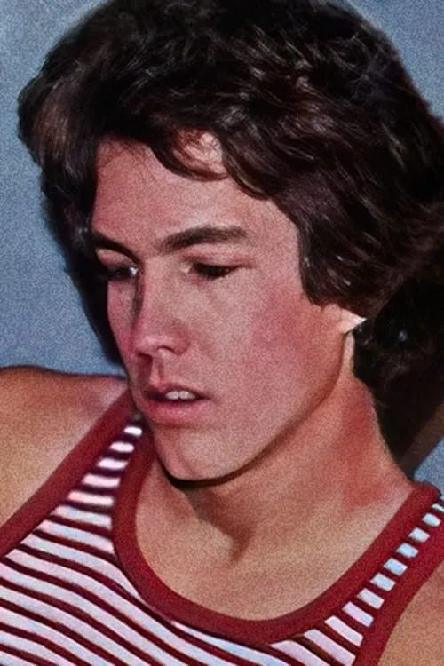 Todd Collier interpretando a (segment