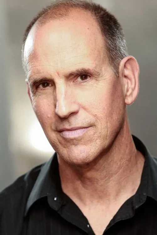 Foto de perfil del actor Tom Clarke Hill en el reparto