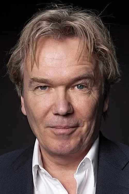 Tom Egbers — personaje: Self