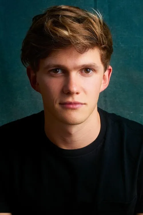 Tom Prior interpretando a Robert Hawking (Age 17)