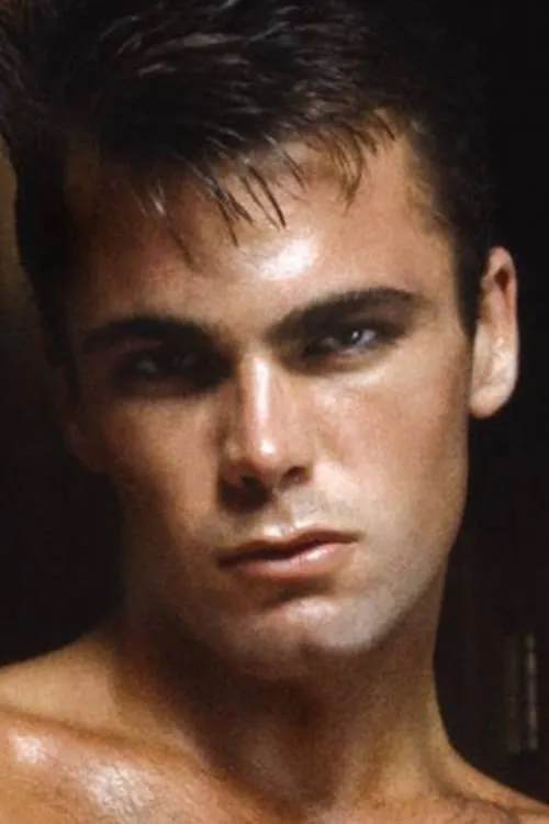 Tom Rucker interpretando a