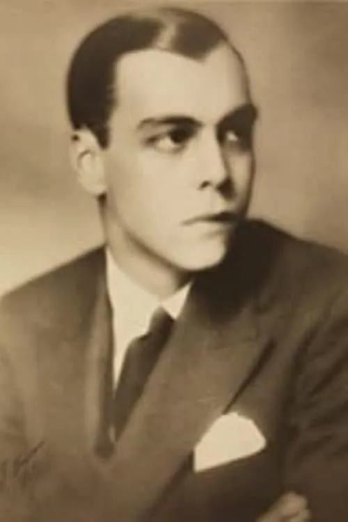 Tom Rutherford interpretando a T. Ames Piermont III the Bridegroom