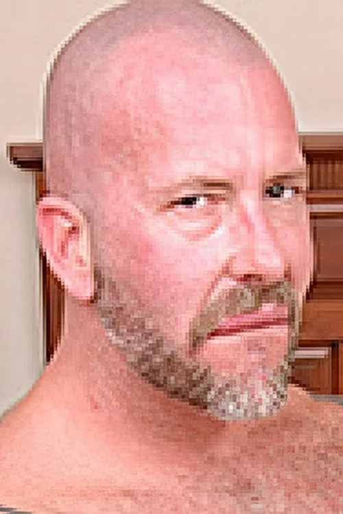 Tom Southern interpretando a Reggie