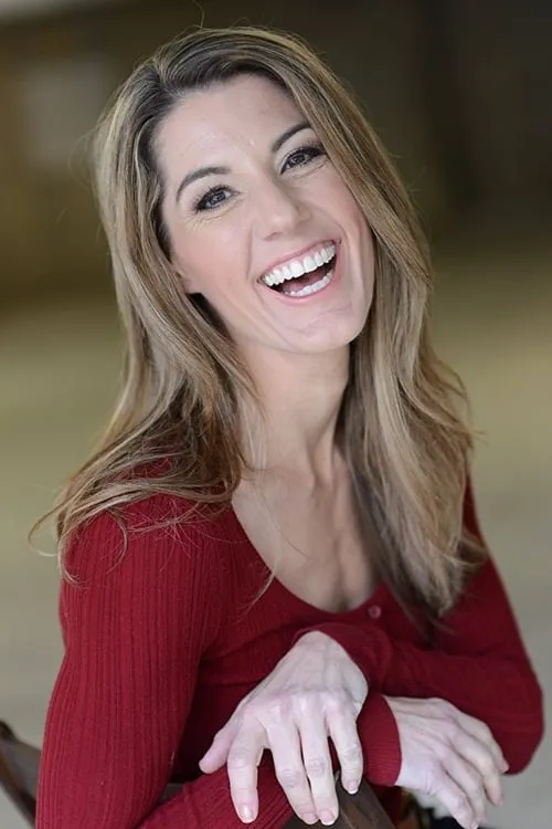 Tomi Lavinder interpretando a Betsy Eckmann