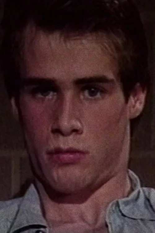 Tommy Breitz interpretando a