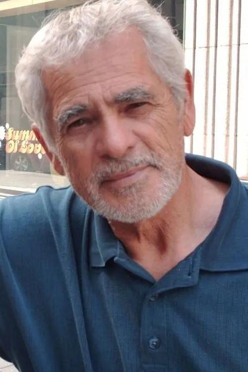 Toneey Acevedo interpretando a The Homeless Man