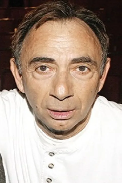 Toni Antoni interpretando a