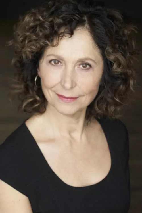 Toni Ellwand interpretando a Marcie Whitcomb