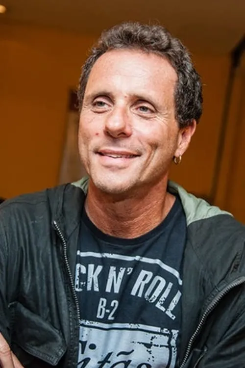 Charles Gavin ha trabajado con Tony Bellotto en 5 ocasiones