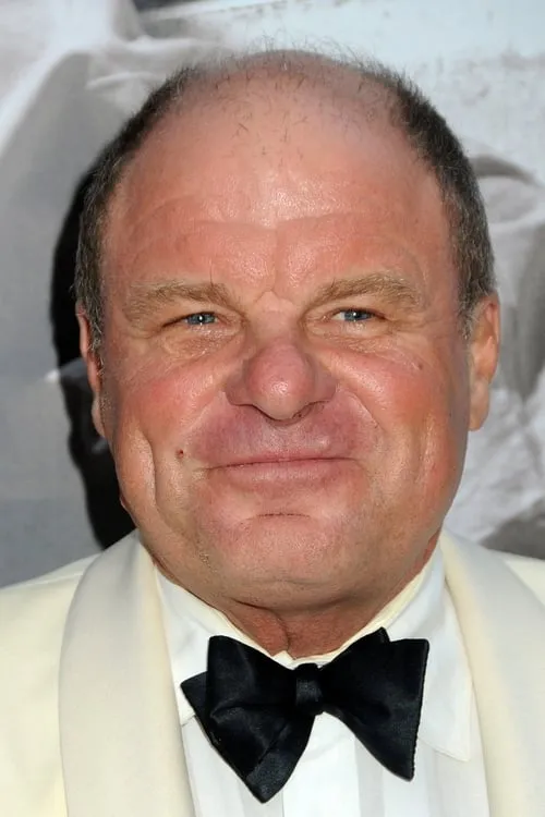 Tony Bentley interpretando a Pastor Manley