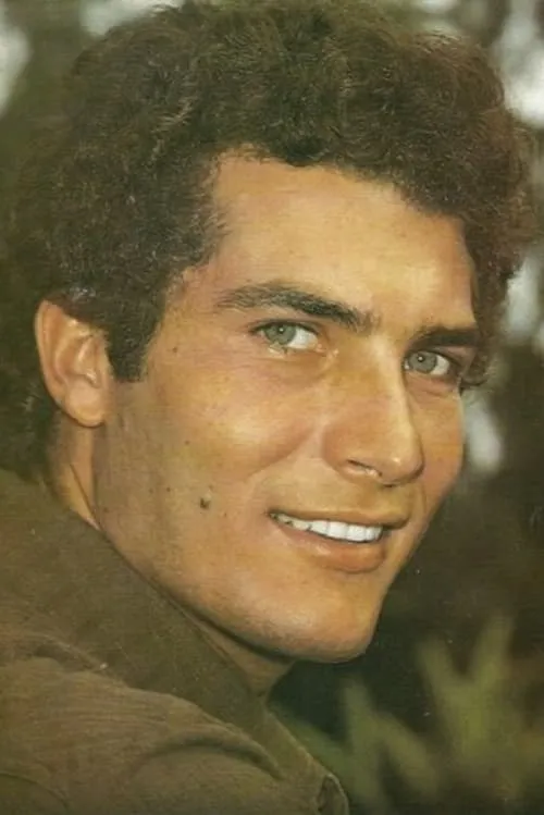 Tony Correia interpretando a 