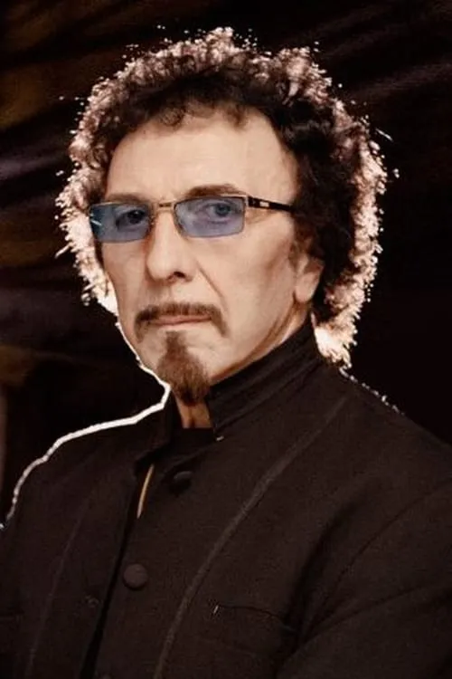Tony Iommi interpretando a 
