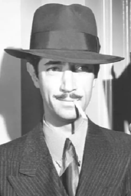 Tony Paton interpretando a Red Fargo - Henchman