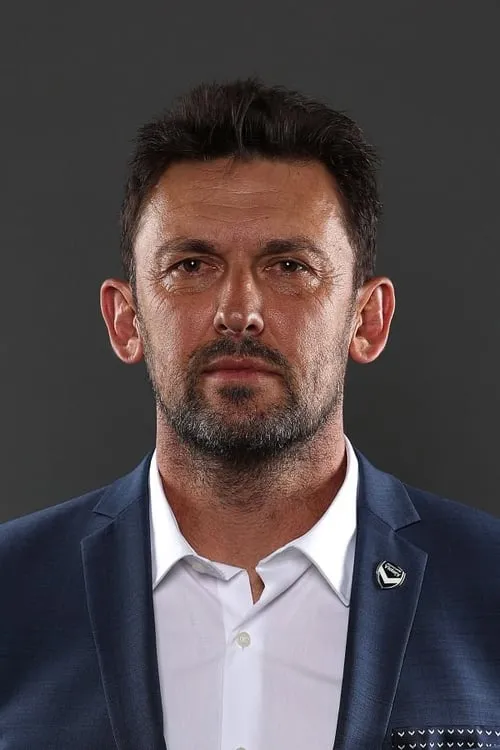 Tony Popovic — personaje: Self