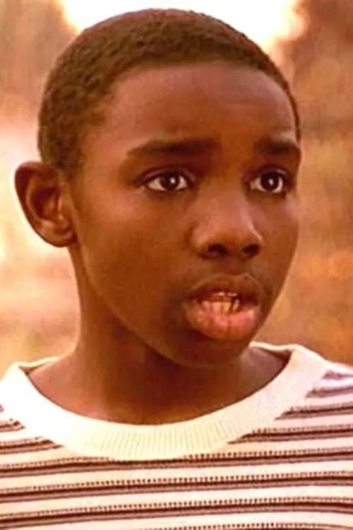 Tony T. Johnson interpretando a Darrell Whitmore